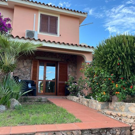 Casa Sviluppata Su Due Piani Con Doppia Veranda E Parcheggio Privato San Teodoro  Exteriör bild