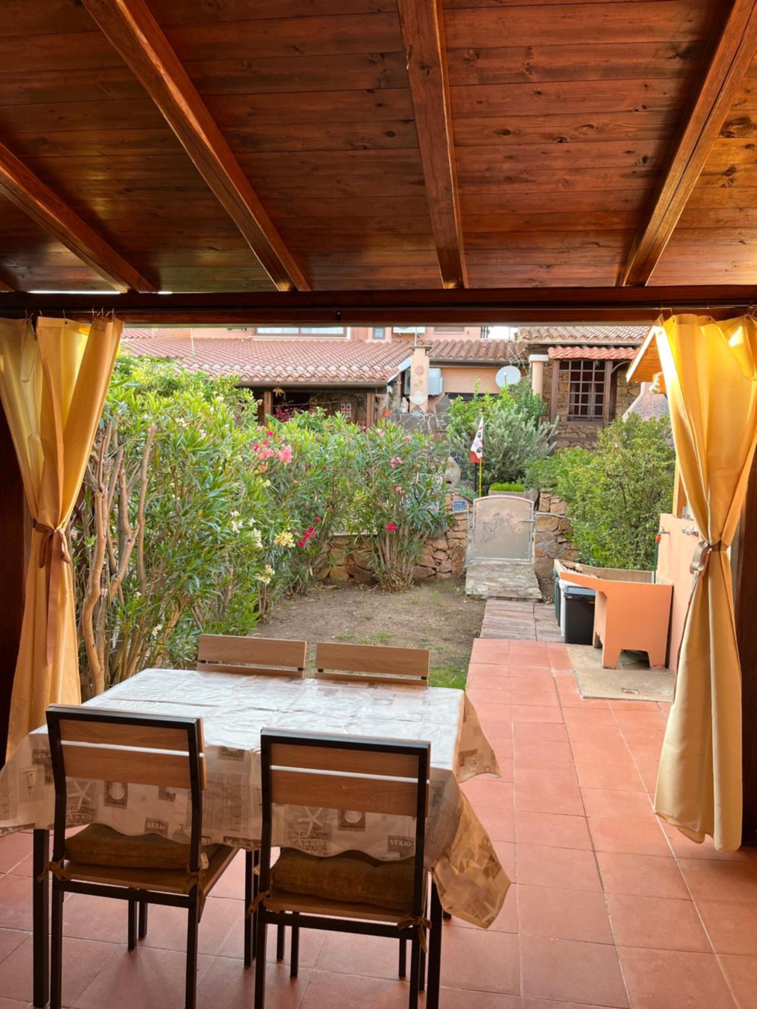 Casa Sviluppata Su Due Piani Con Doppia Veranda E Parcheggio Privato San Teodoro  Exteriör bild