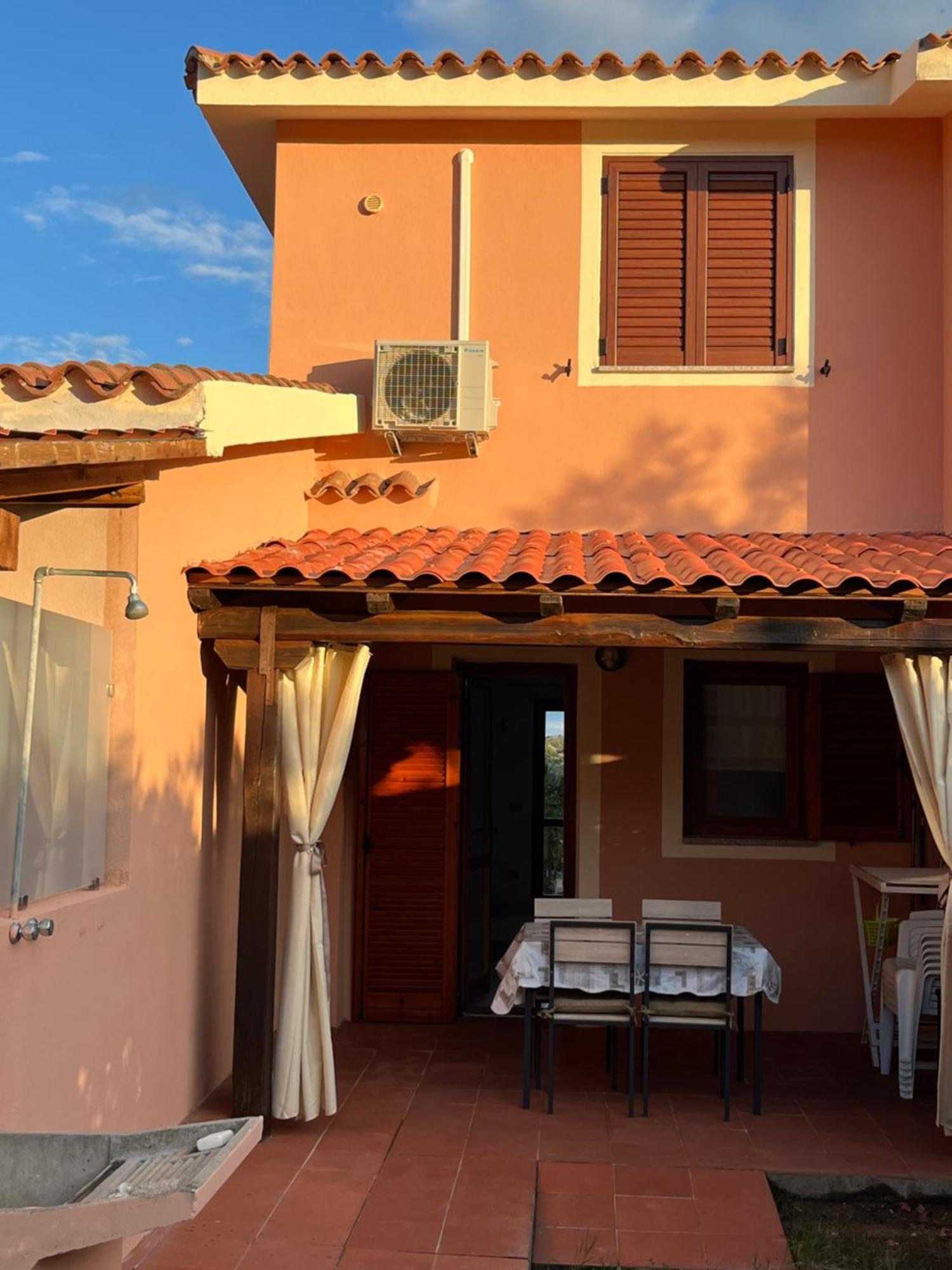 Casa Sviluppata Su Due Piani Con Doppia Veranda E Parcheggio Privato San Teodoro  Exteriör bild