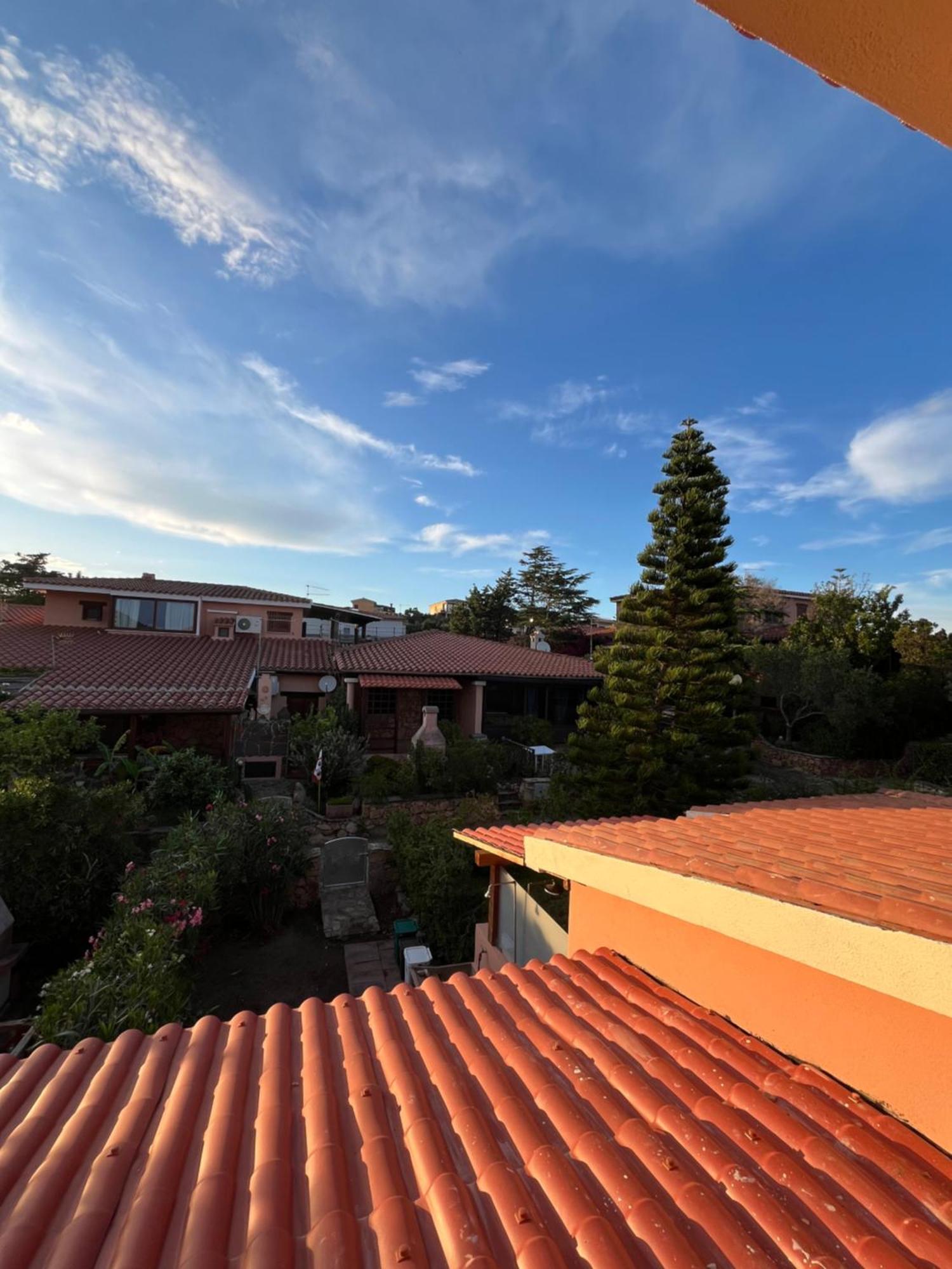 Casa Sviluppata Su Due Piani Con Doppia Veranda E Parcheggio Privato San Teodoro  Exteriör bild