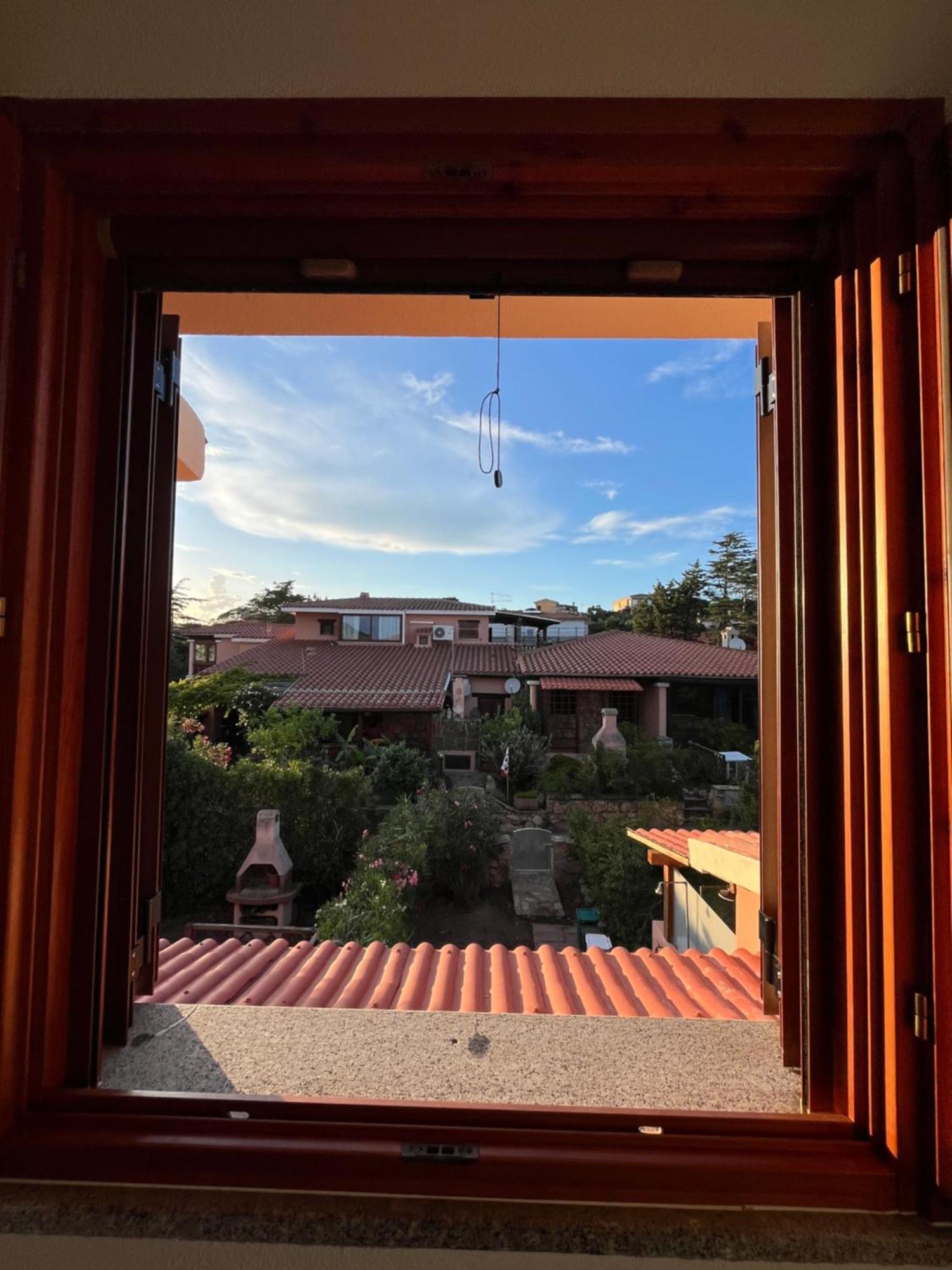 Casa Sviluppata Su Due Piani Con Doppia Veranda E Parcheggio Privato San Teodoro  Exteriör bild
