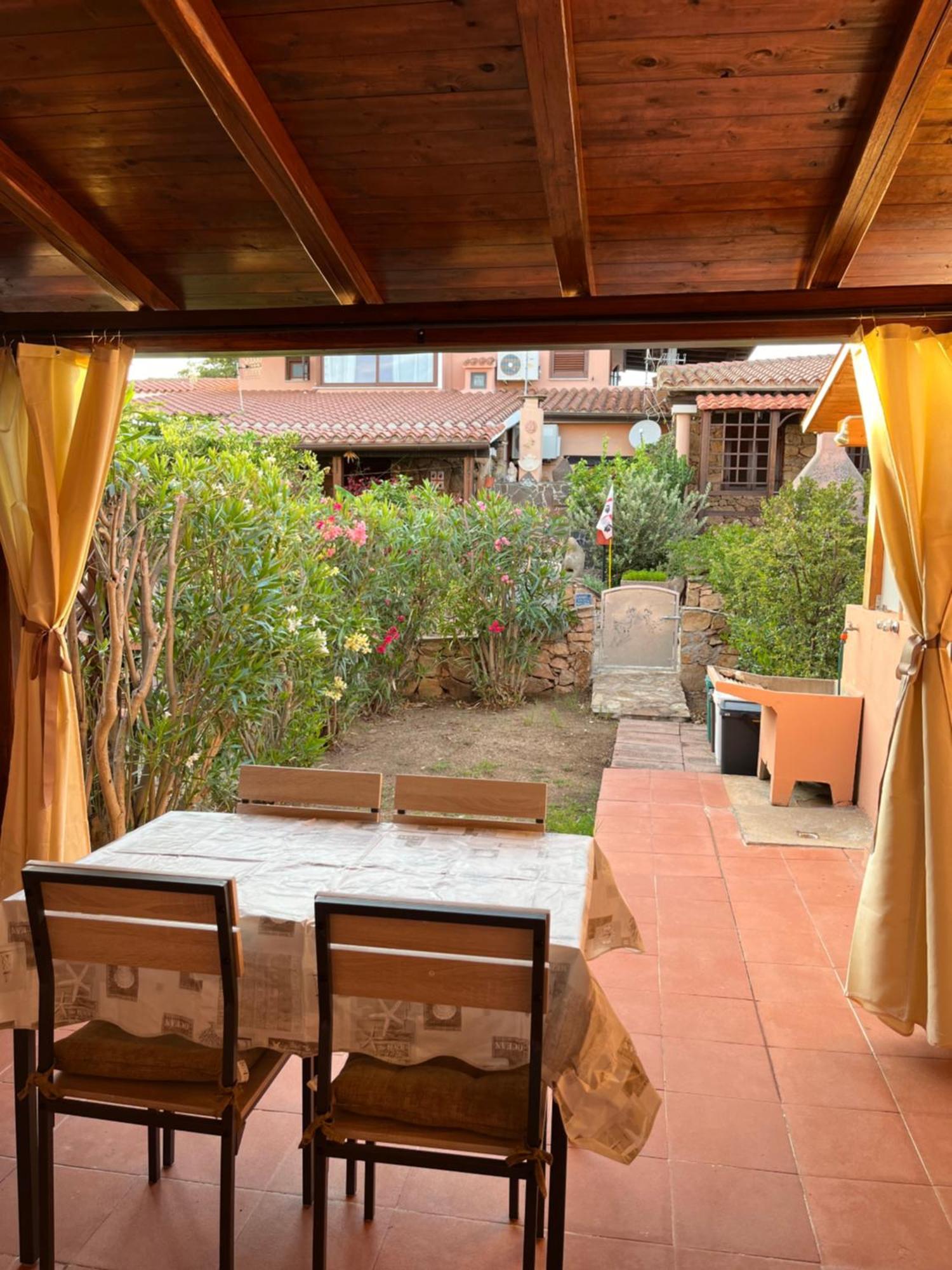 Casa Sviluppata Su Due Piani Con Doppia Veranda E Parcheggio Privato San Teodoro  Exteriör bild