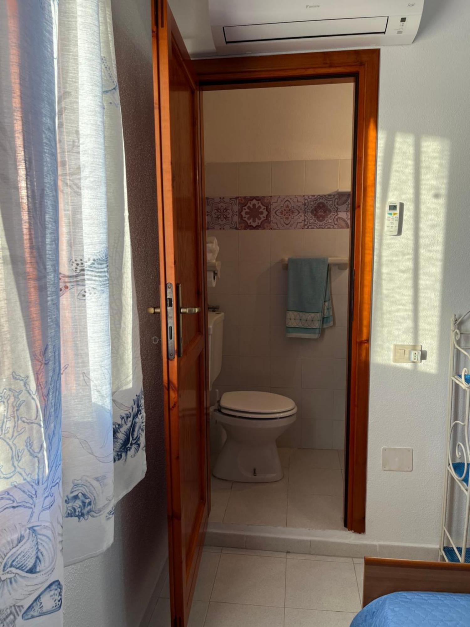 Casa Sviluppata Su Due Piani Con Doppia Veranda E Parcheggio Privato San Teodoro  Exteriör bild