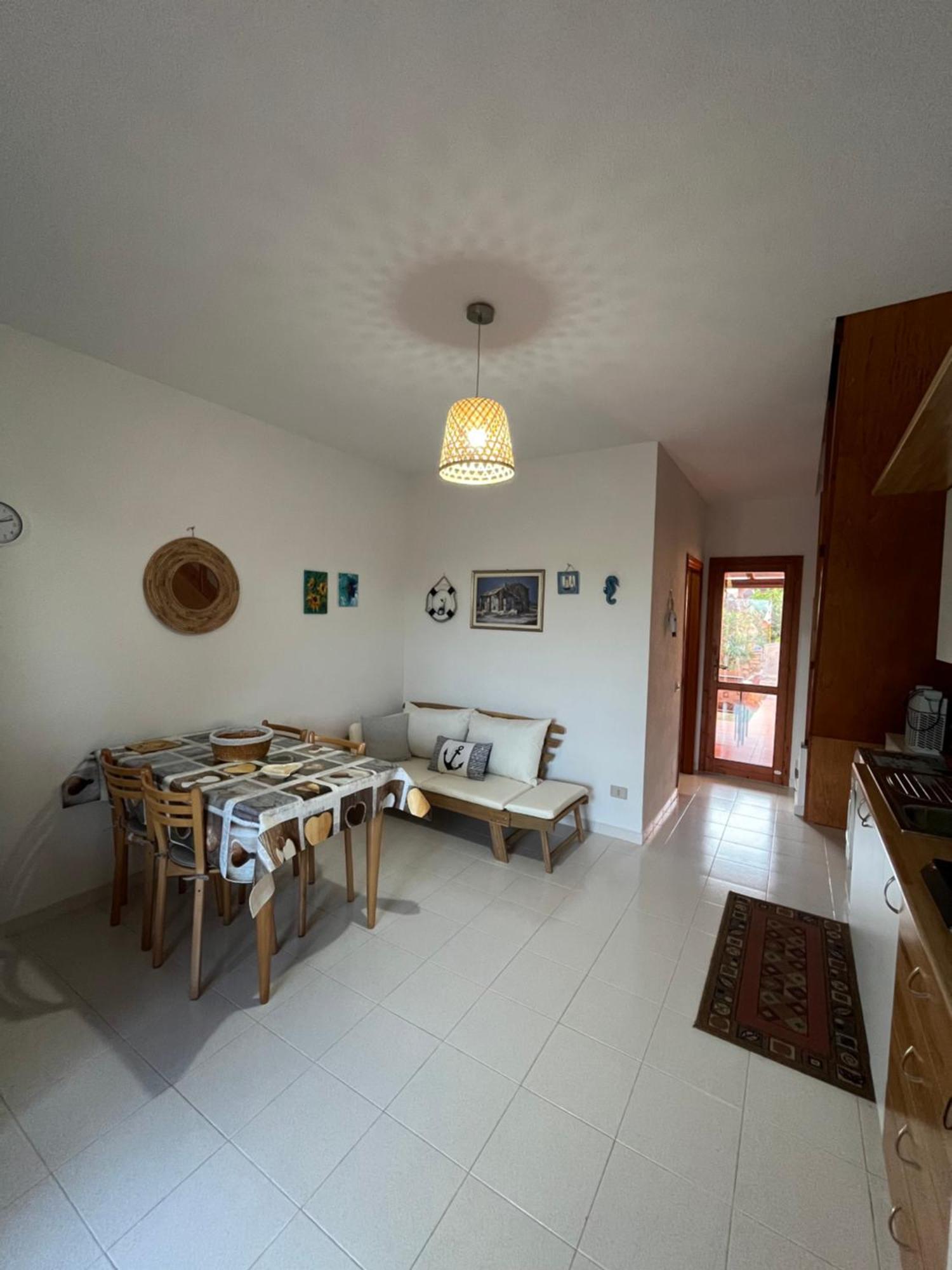 Casa Sviluppata Su Due Piani Con Doppia Veranda E Parcheggio Privato San Teodoro  Exteriör bild