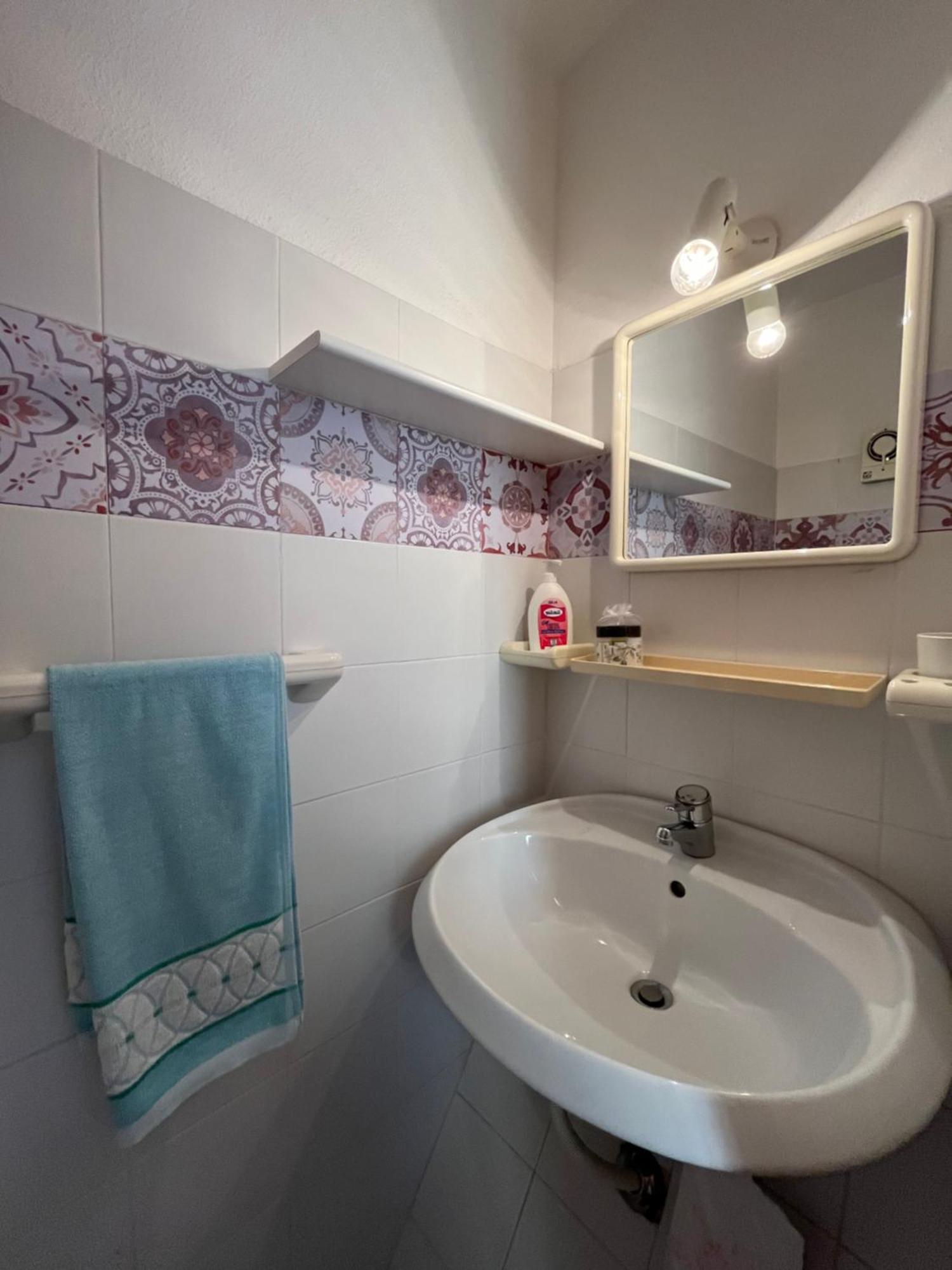 Casa Sviluppata Su Due Piani Con Doppia Veranda E Parcheggio Privato San Teodoro  Exteriör bild