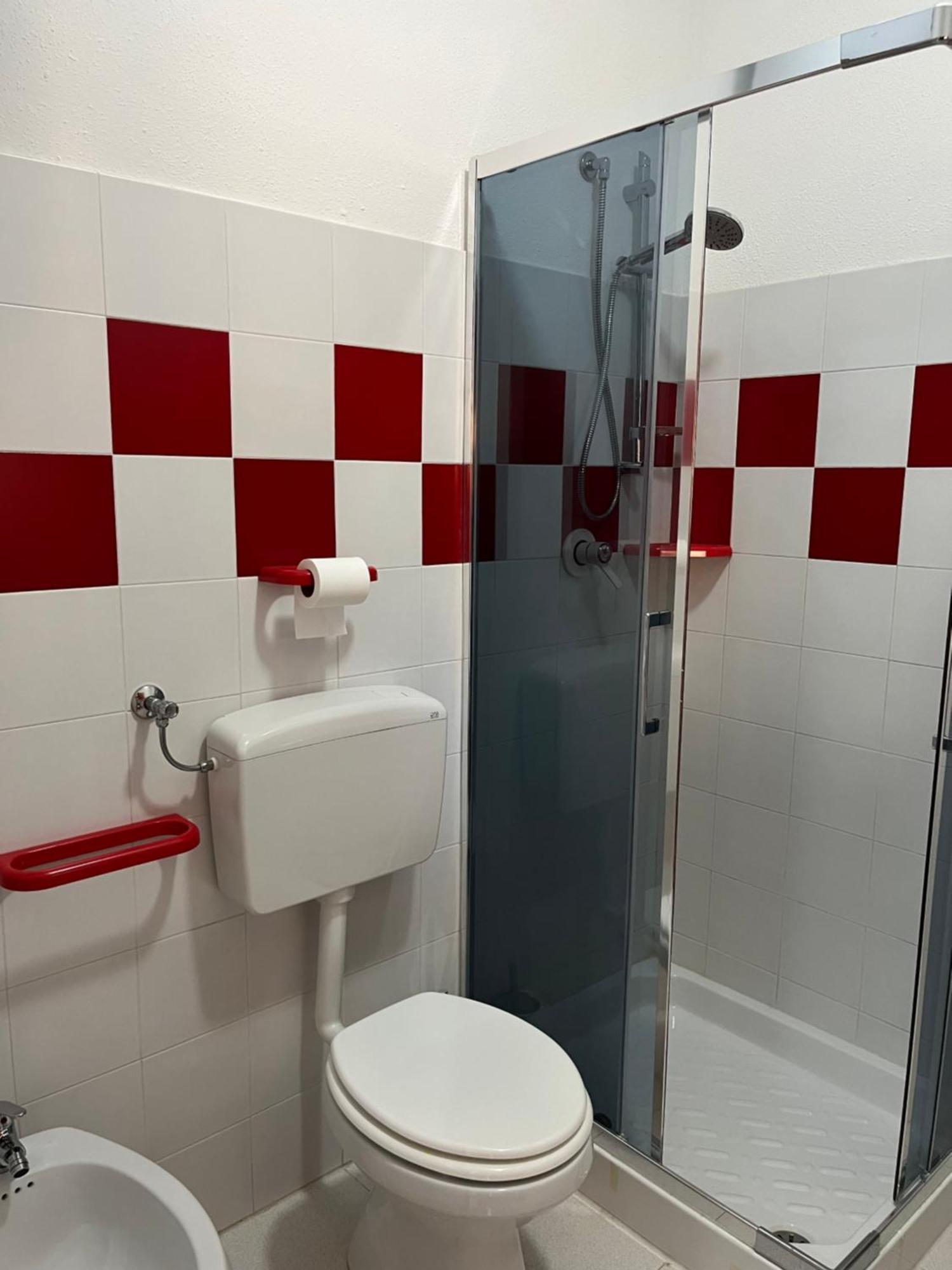 Casa Sviluppata Su Due Piani Con Doppia Veranda E Parcheggio Privato San Teodoro  Exteriör bild