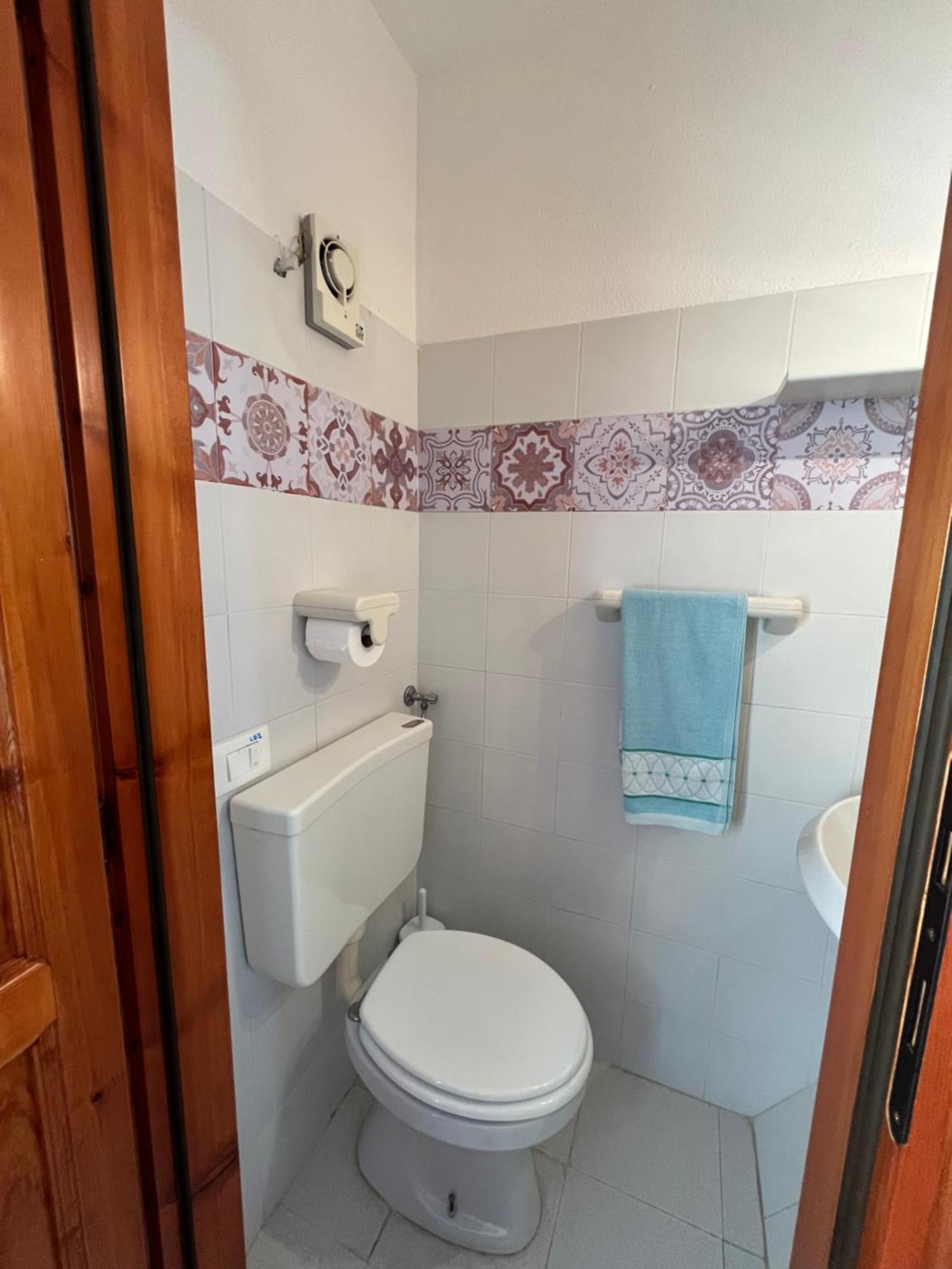 Casa Sviluppata Su Due Piani Con Doppia Veranda E Parcheggio Privato San Teodoro  Exteriör bild