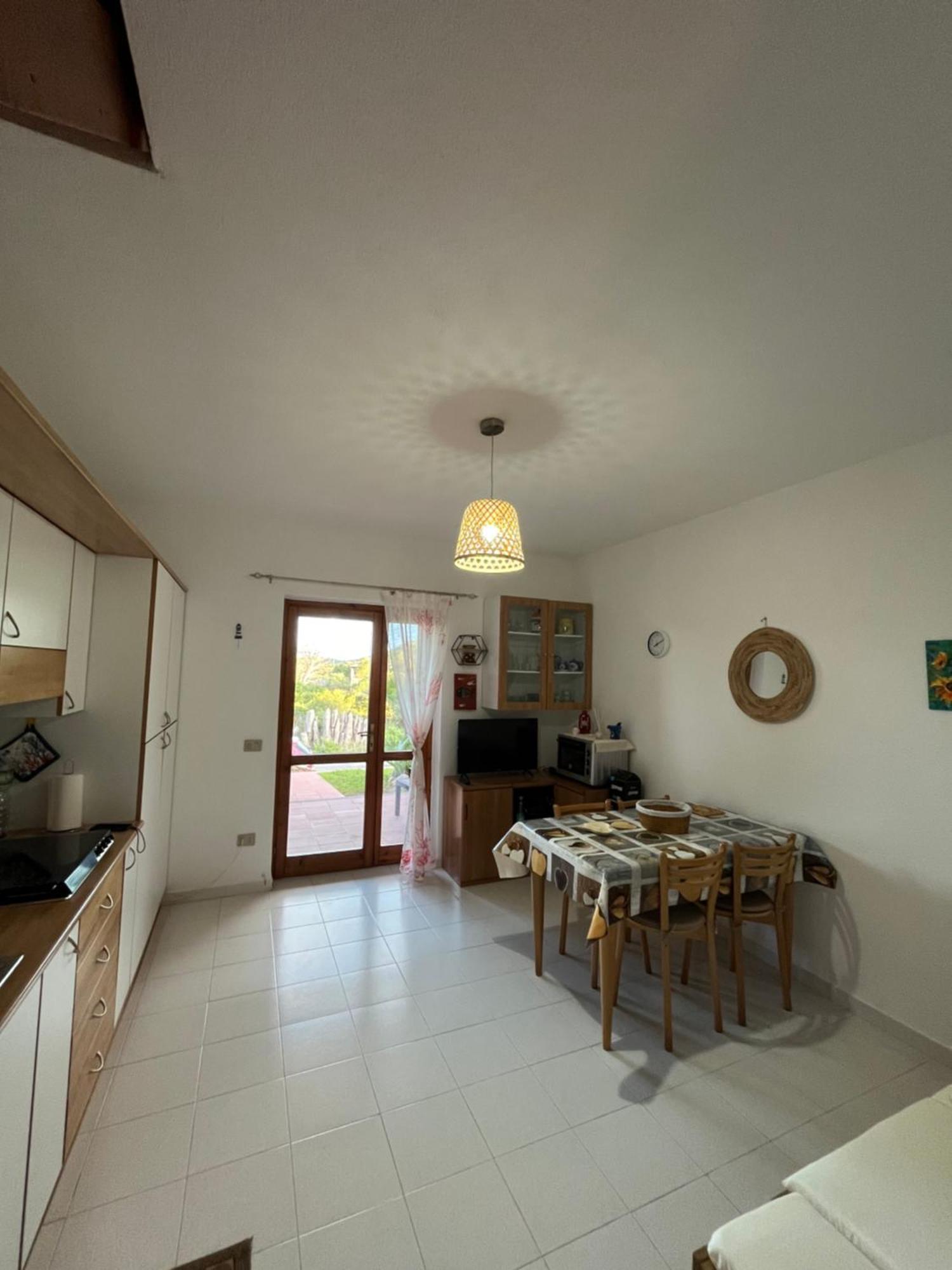Casa Sviluppata Su Due Piani Con Doppia Veranda E Parcheggio Privato San Teodoro  Exteriör bild
