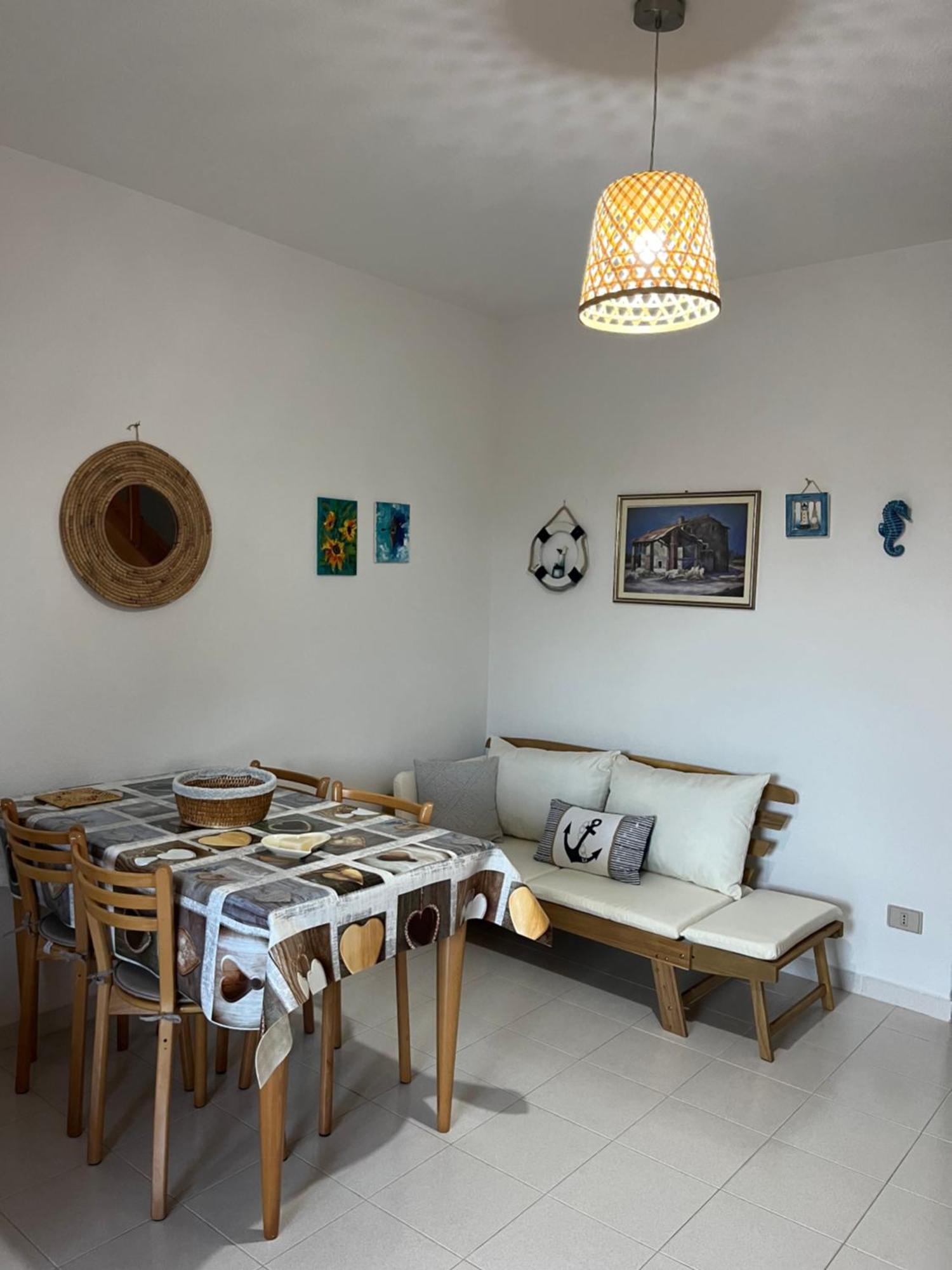 Casa Sviluppata Su Due Piani Con Doppia Veranda E Parcheggio Privato San Teodoro  Exteriör bild