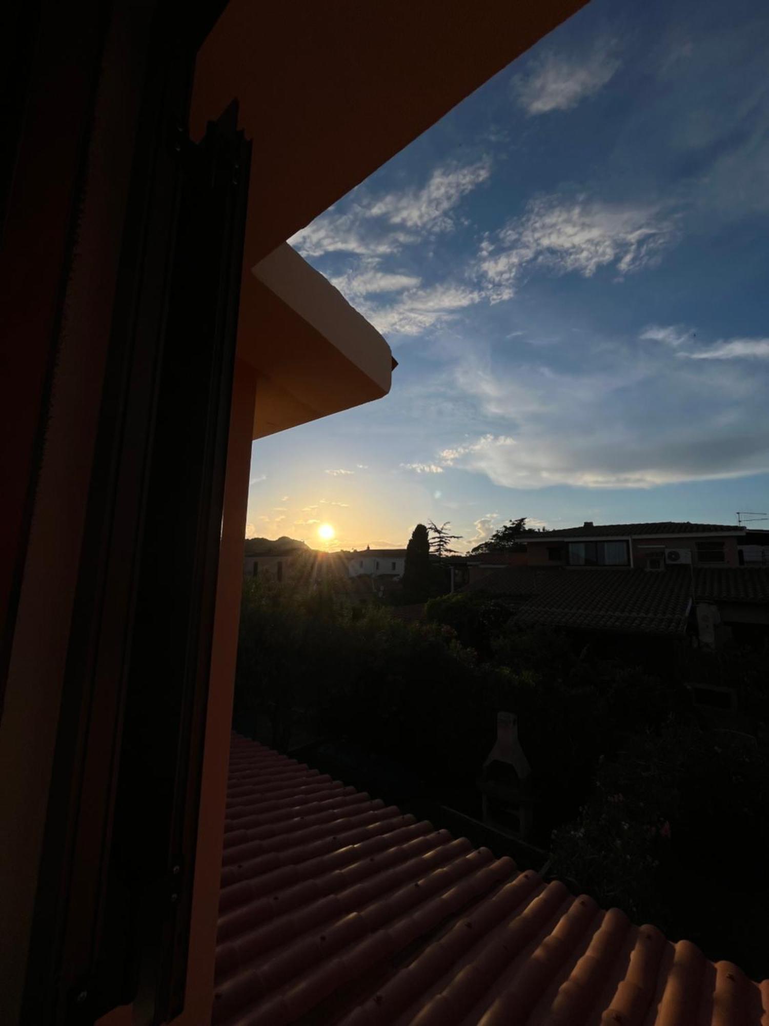 Casa Sviluppata Su Due Piani Con Doppia Veranda E Parcheggio Privato San Teodoro  Exteriör bild