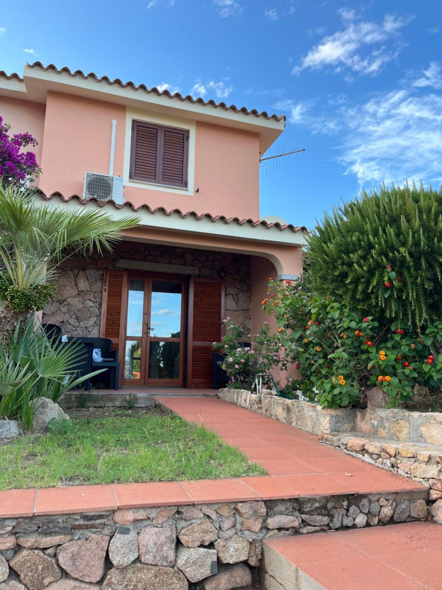 Casa Sviluppata Su Due Piani Con Doppia Veranda E Parcheggio Privato San Teodoro  Exteriör bild